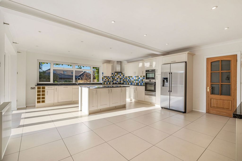 Property photo 2 of 21