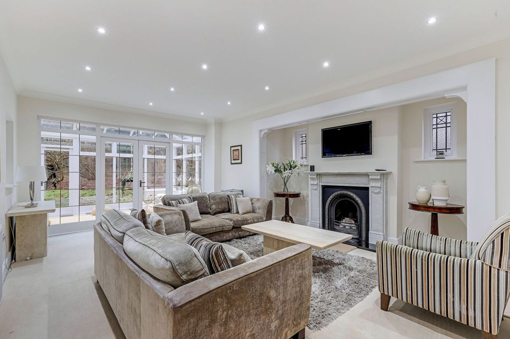 Property photo 2 of 44