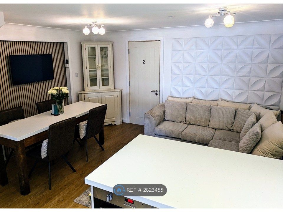 Property photo 3 of 7 Living Area