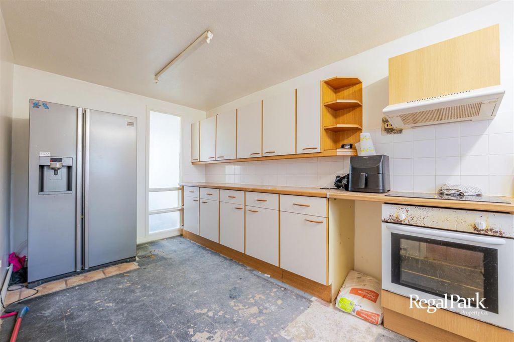 Property photo 2 of 15 Kitchen/Dining Room