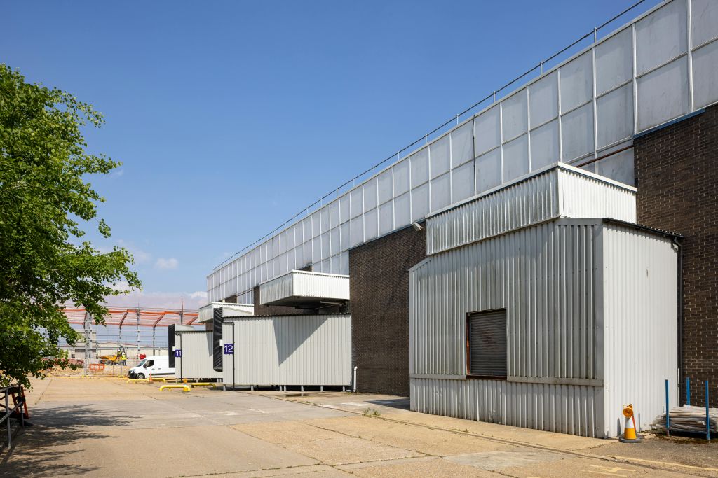 Property photo 1 of 15 Coty Inc 5.Jpg