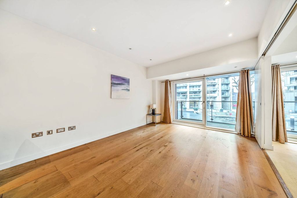 Property photo 2 of 8