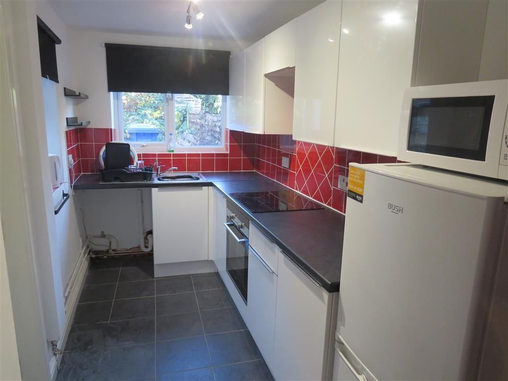 Property photo 1 of 7 Kitchen
