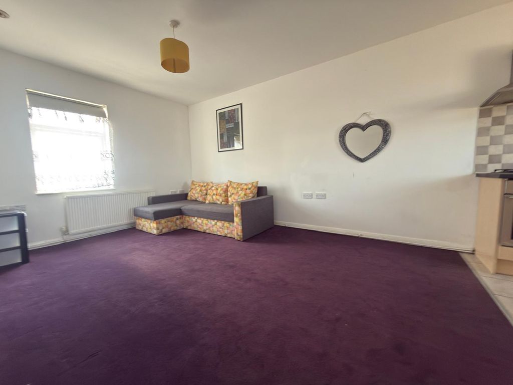 Property photo 1 of 8 One Bedroom Second Floor Close To Ilford Station- £1400