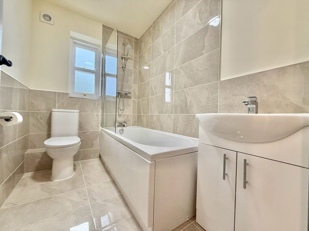 Additional image 7 of 2 bed flat for saleVicar Street, Sedgley, Dudley DY3