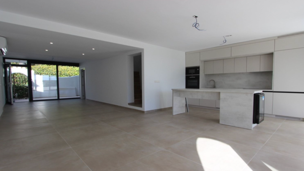 Property photo 3 of 3