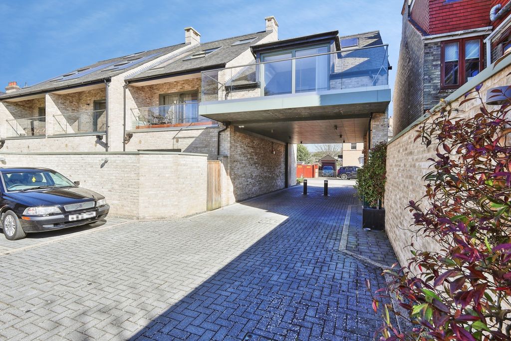 Property photo 1 of 14 F85c2Bfe-19