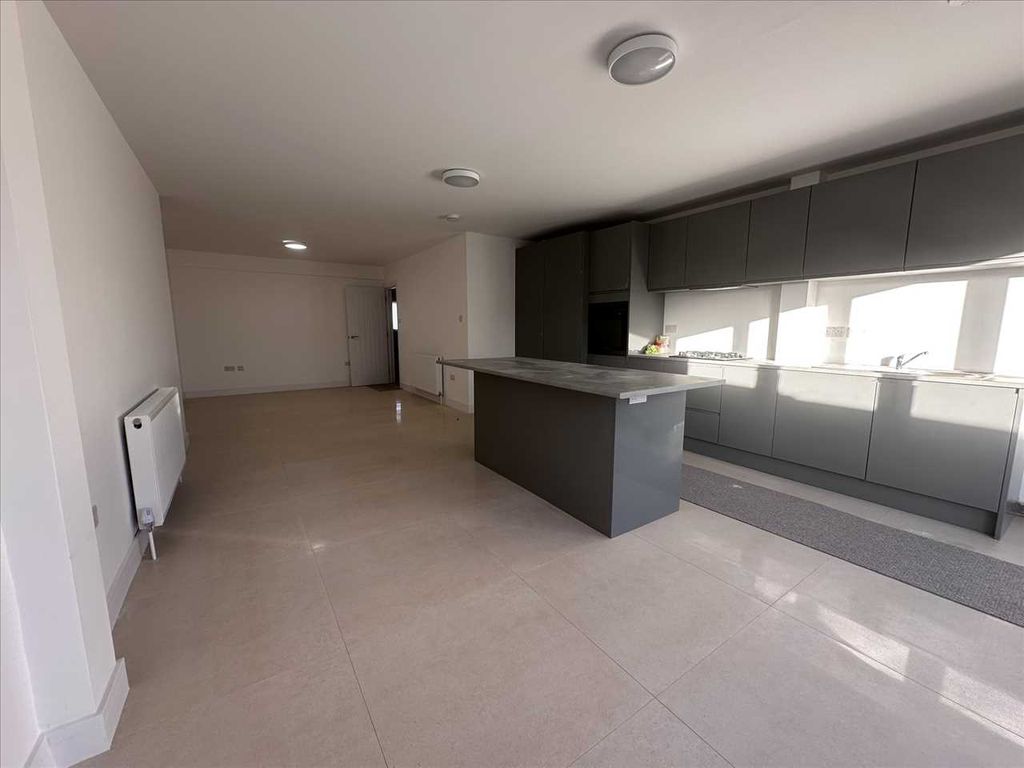 Property photo 3 of 15 Kitchen