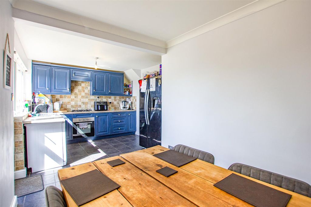 Property photo 3 of 14 Kitchen/Dining Room