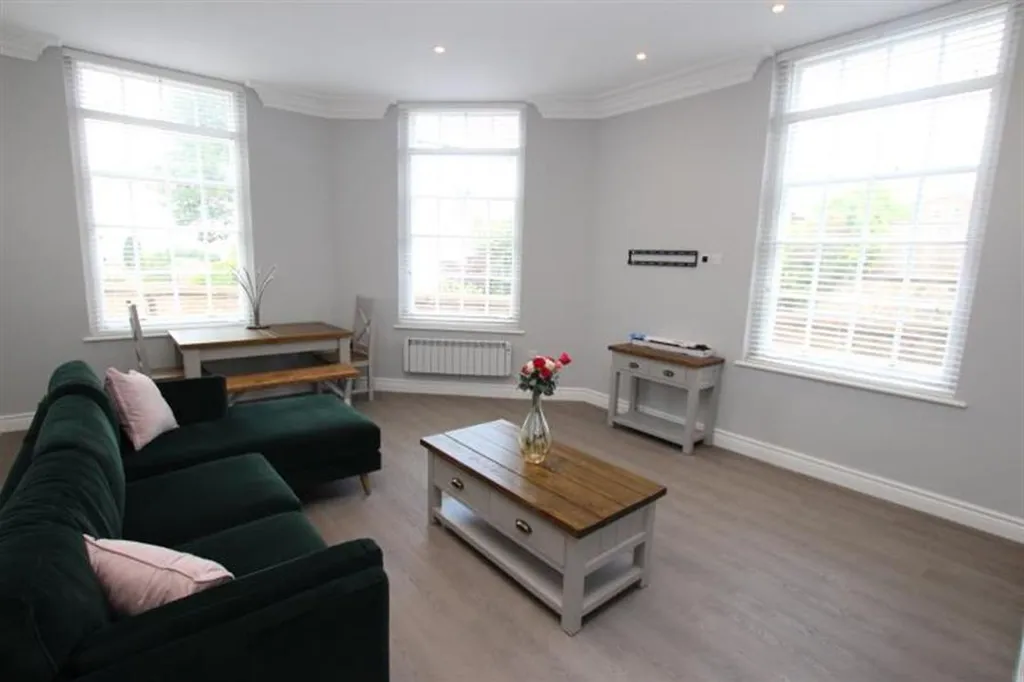 206 Derby Road, Nottingham NG7 - View 3