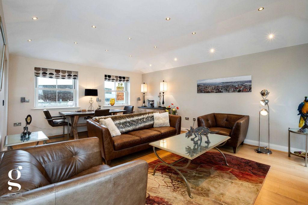 Property photo 2 of 25