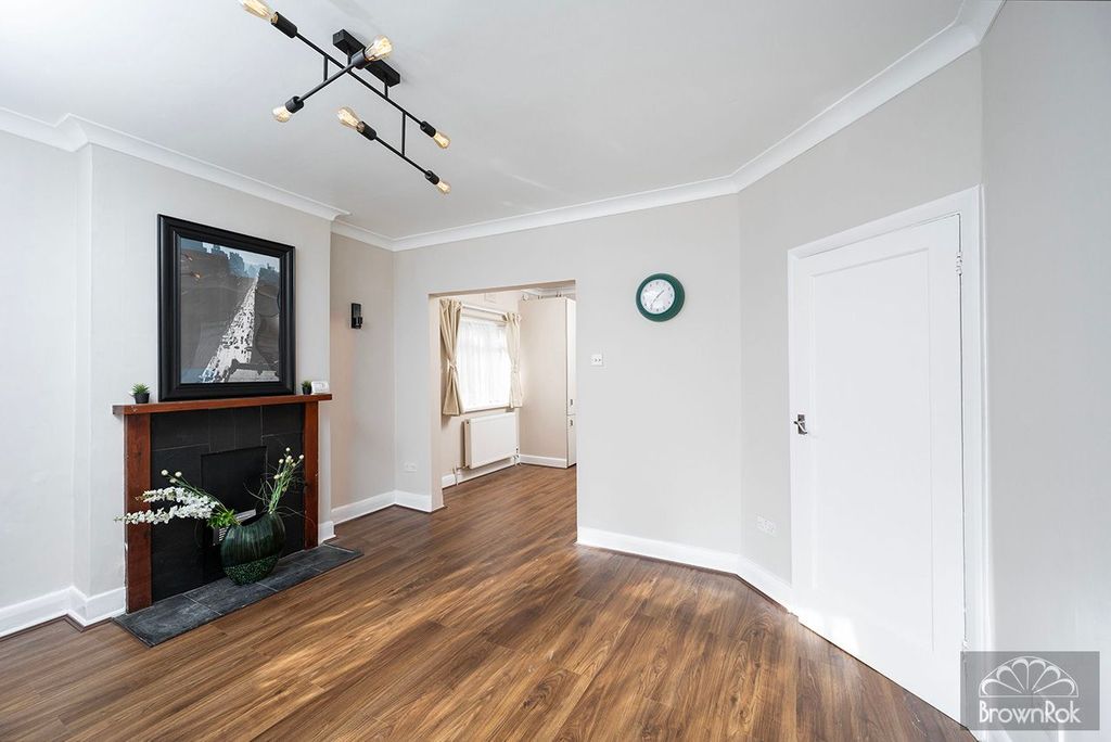 Property photo 3 of 14 5Hiucram