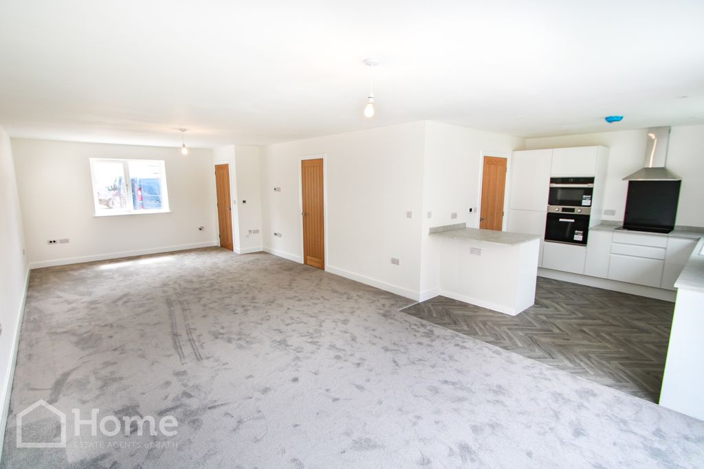 Property photo 2 of 27