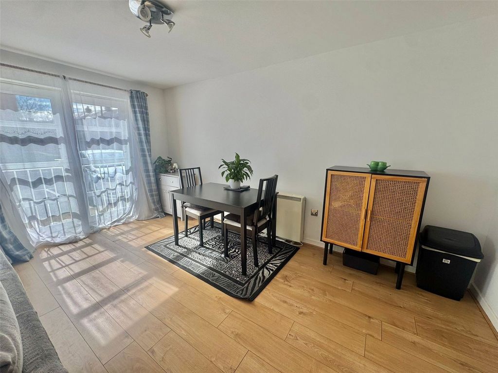 Property photo 3 of 11 Living Room