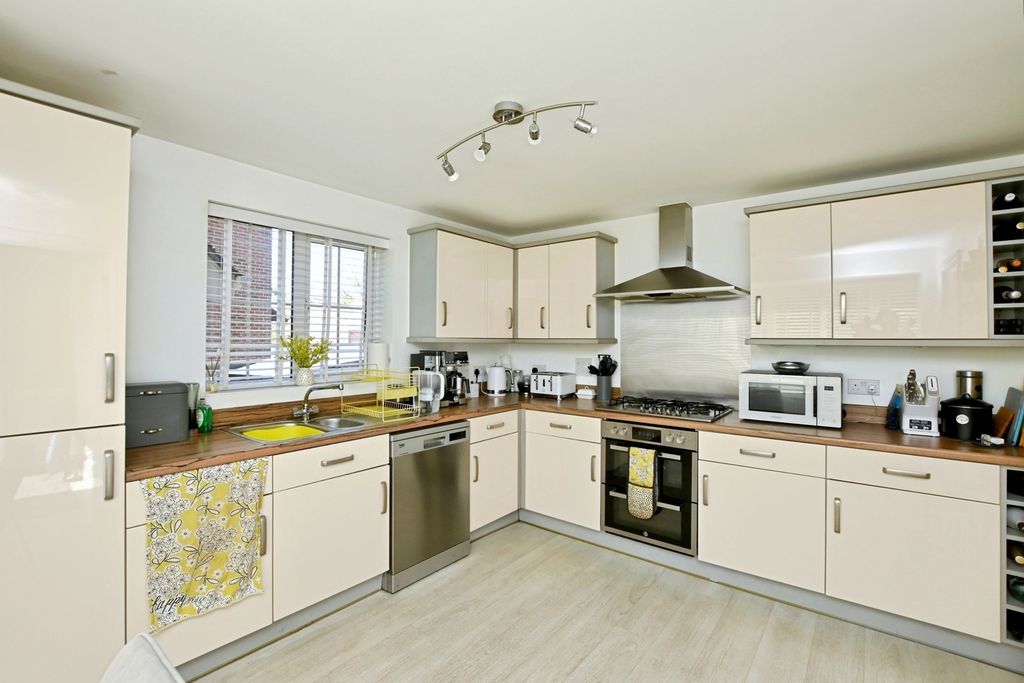 Property photo 3 of 20 Pbox-Img.Jpg
