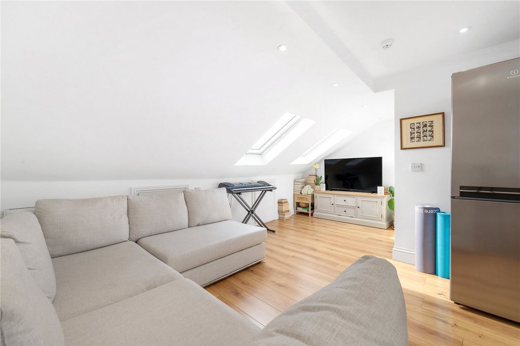 Property photo 2 of 11 Reception