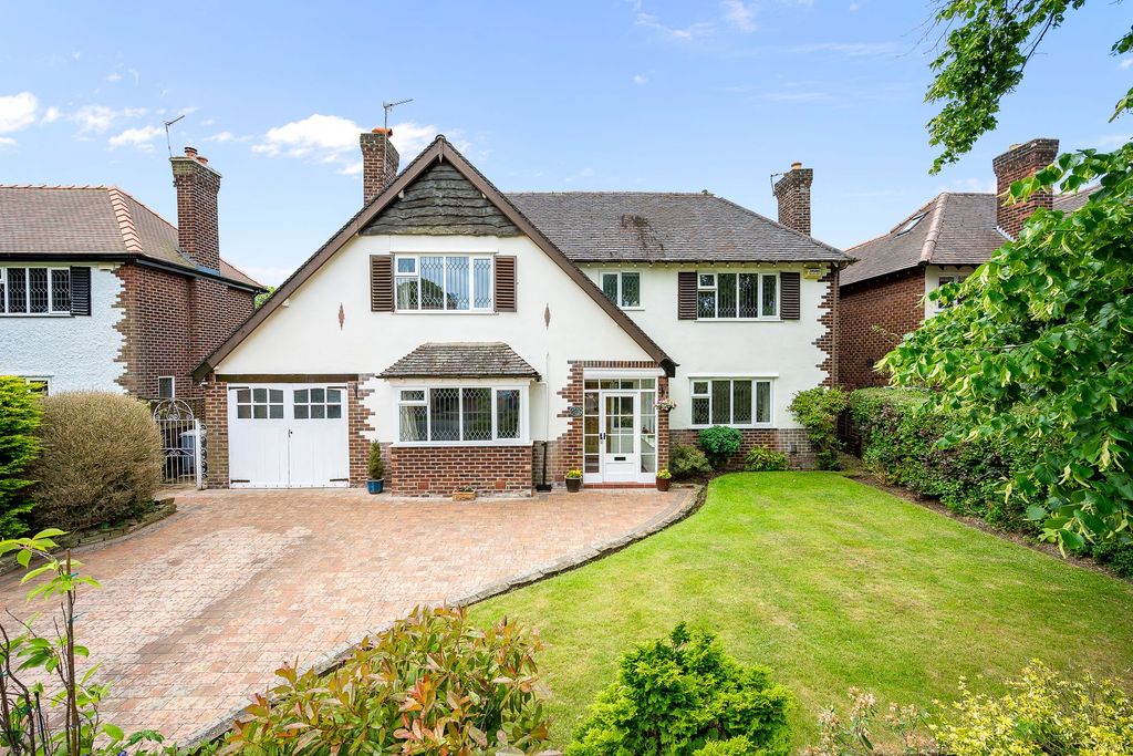 Property photo 1 of 32