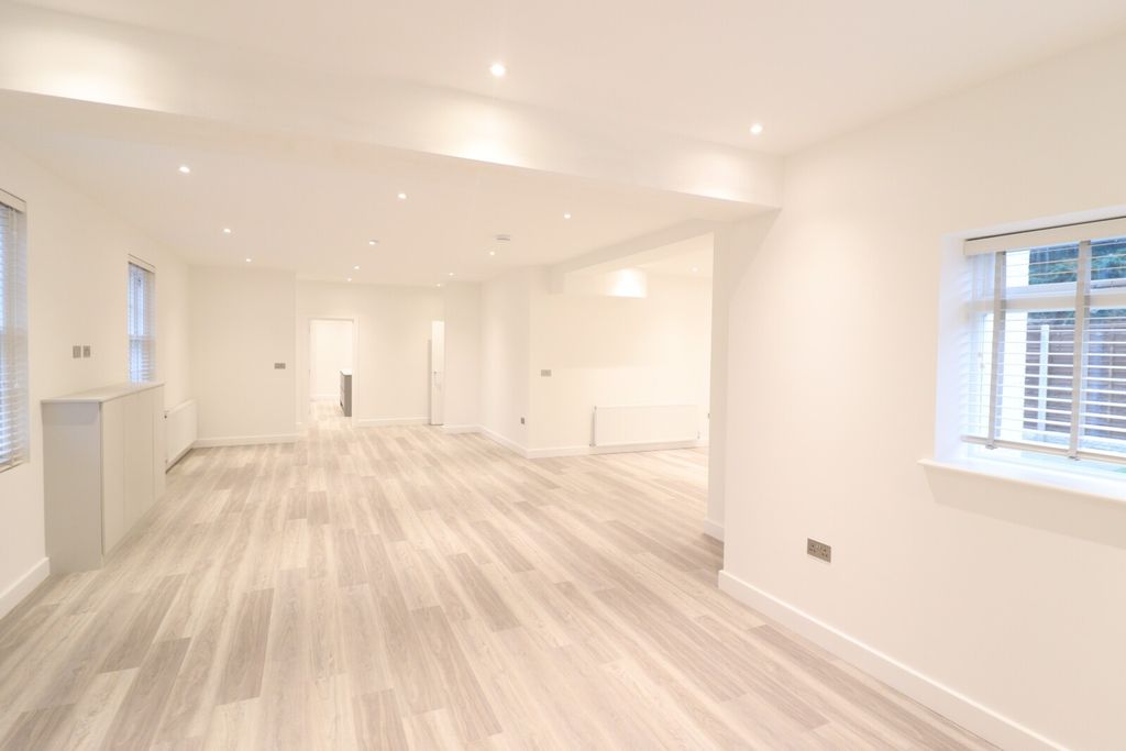 Property photo 2 of 14 Picture No. 03