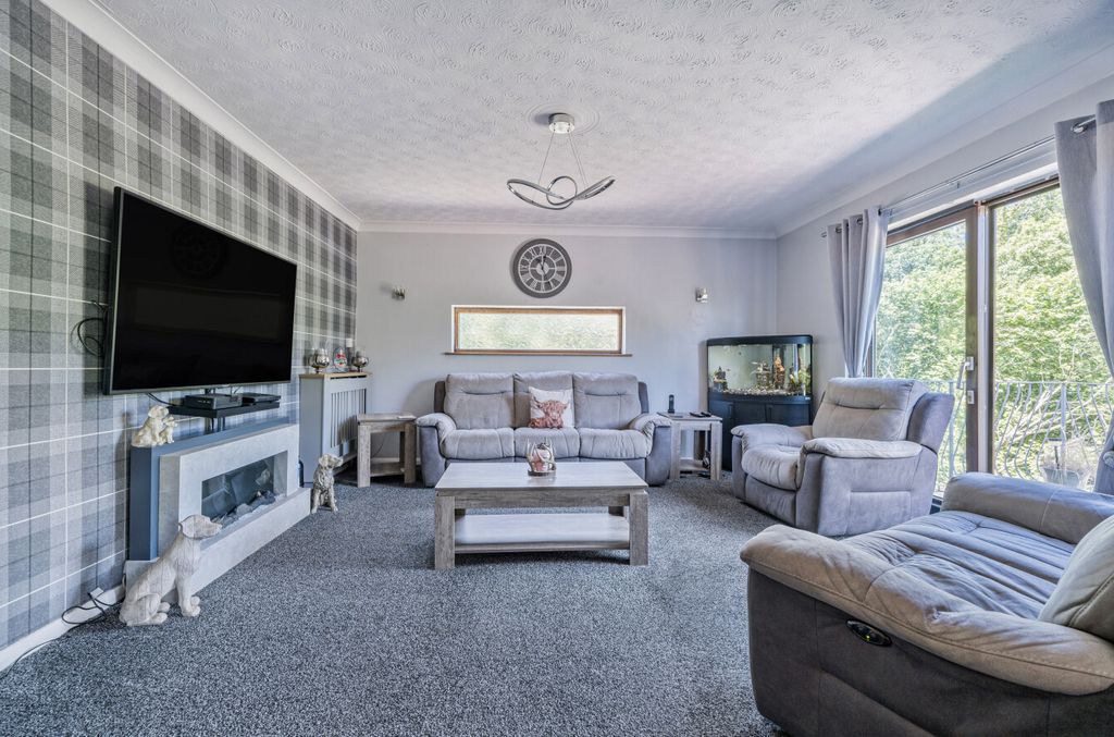 Property photo 2 of 18 2 - 1320569-16-6870Fd...