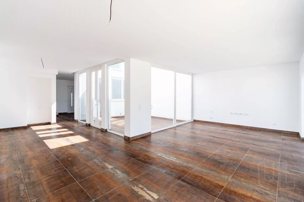 Property photo 3 of 36