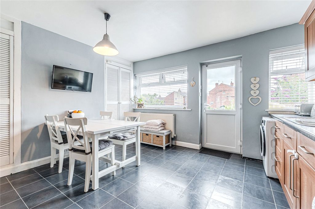 Property photo 3 of 12 Dining Kitchen