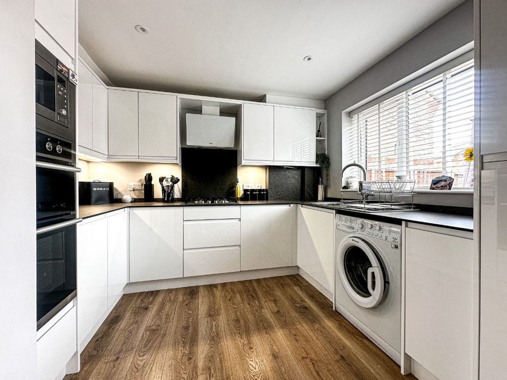 Property photo 3 of 16 5307719