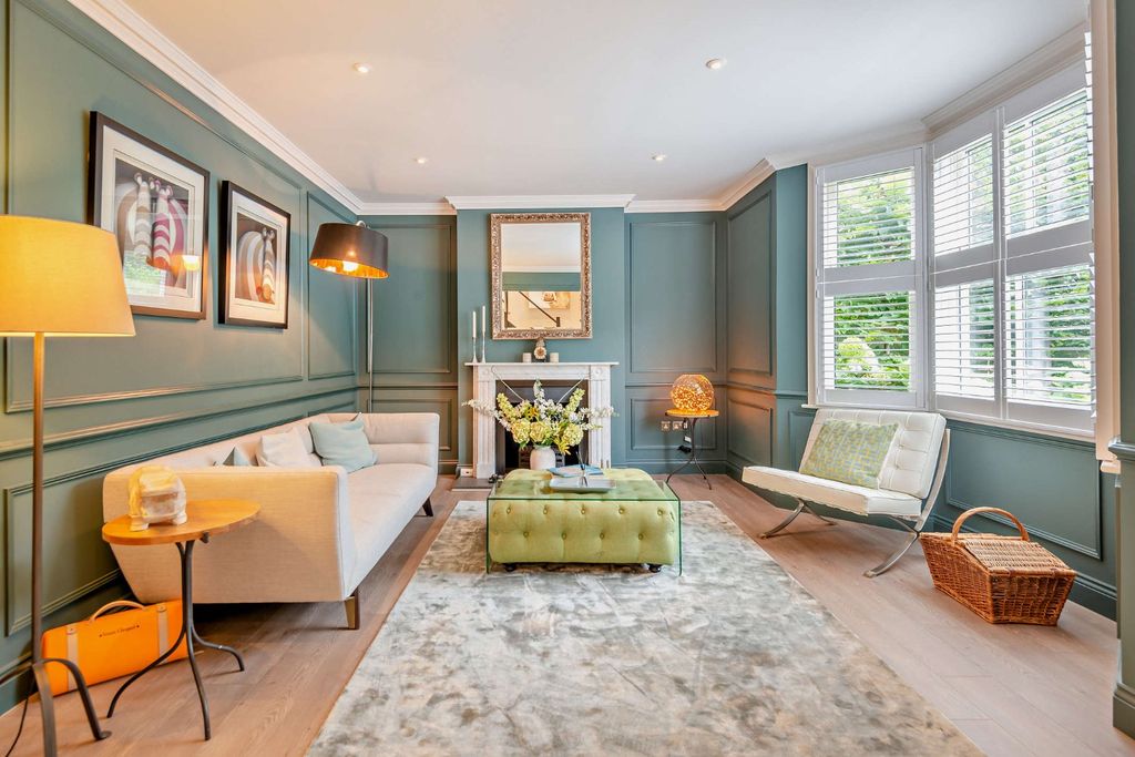 Property photo 3 of 15 Sitting Room