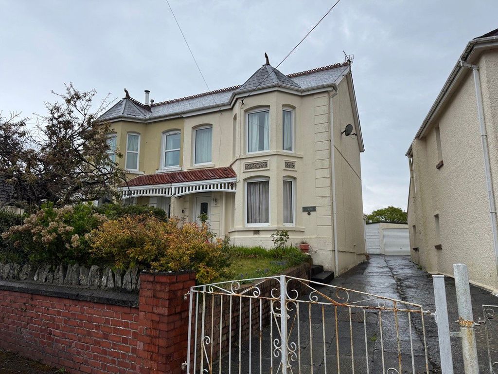 Property photo 2 of 13