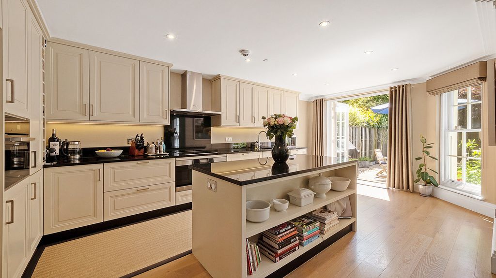 Property photo 2 of 29