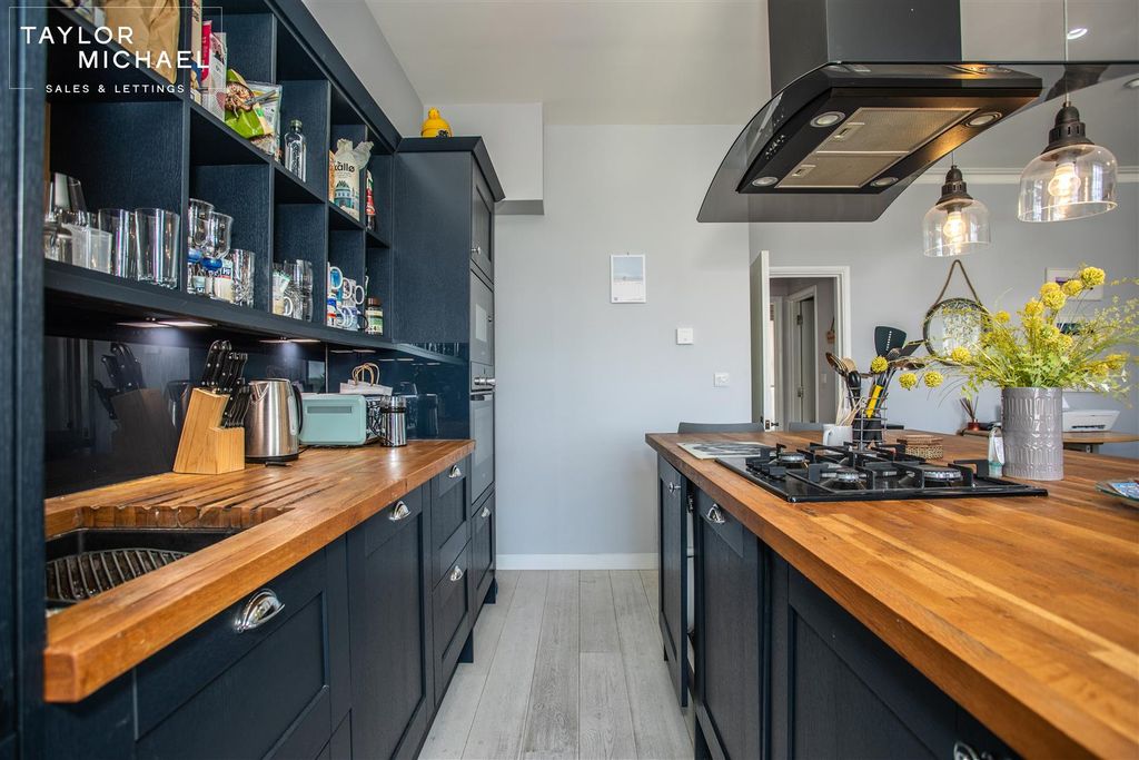 Property photo 2 of 24 Kitchen