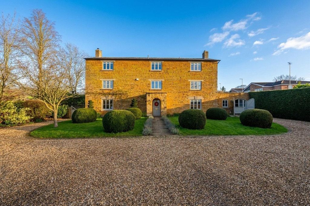 Property photo 1 of 39