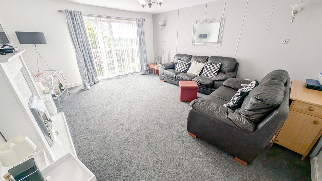 Property photo 2 of 14 Lounge