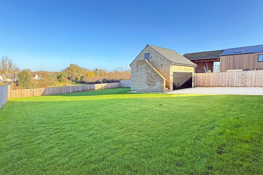 Property photo 3 of 21