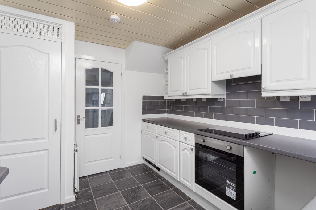 Property photo 3 of 16 71 Burnside Crescent 13