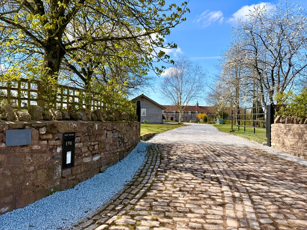 Property photo 2 of 23 Entrance And Driveway