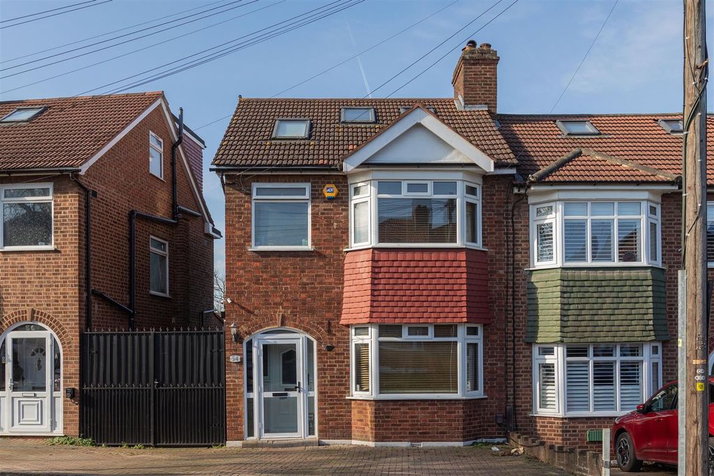 Property photo 1 of 18 Grantock Road, E17