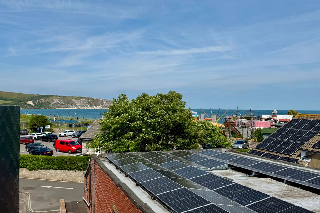 Property photo 2 of 12 Sea View