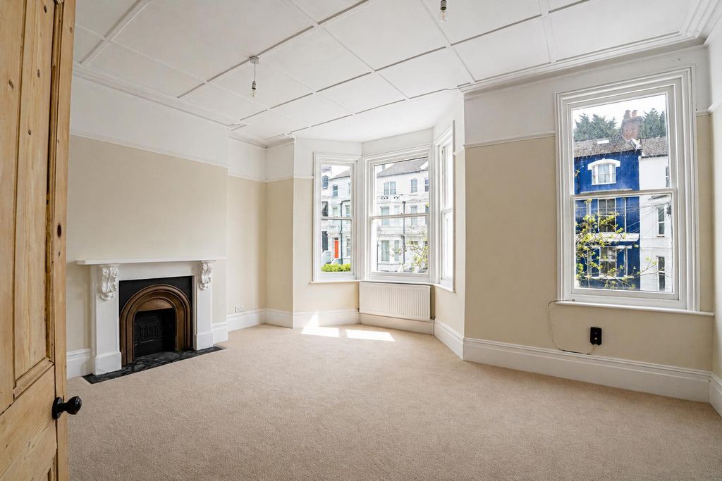 Property photo 2 of 18 7Ff0538F-Ae7d-44Ca-B68E-F8c5596Cadda.Png