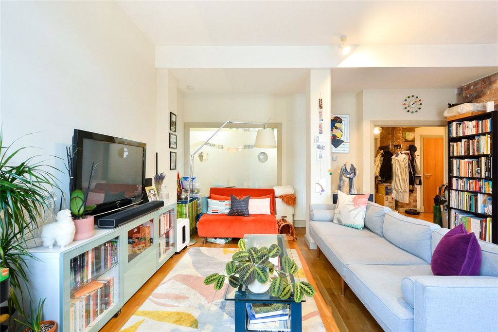 Property photo 2 of 12