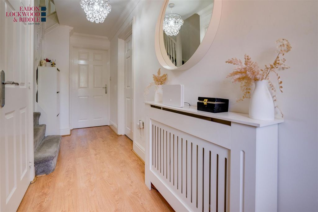 Property photo 2 of 26 Entrance Hall