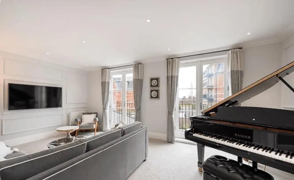 Property photo 2 of 14 Sassoon Dr 4B  (10).Jpg