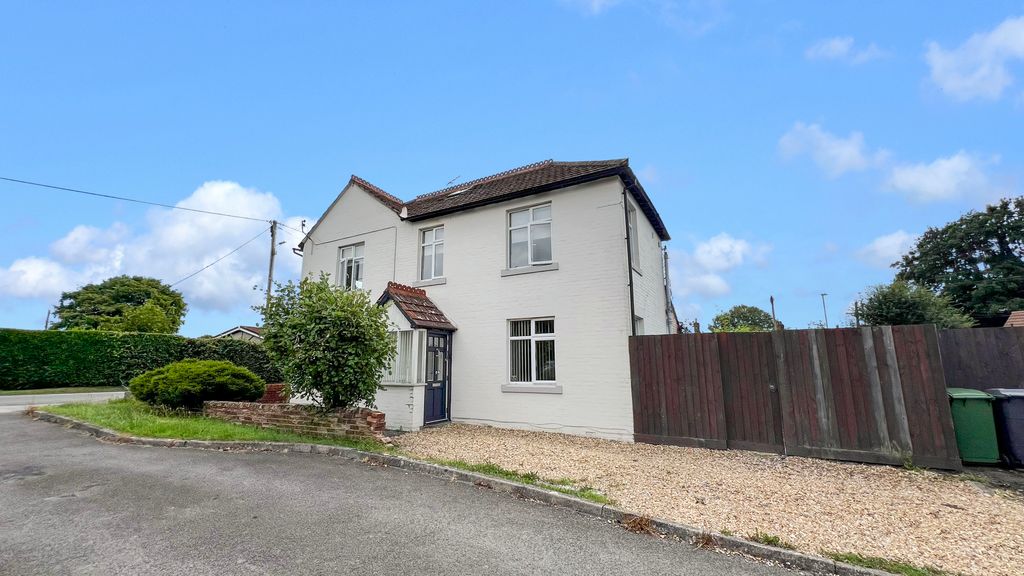 Property photo 1 of 17 Image00005