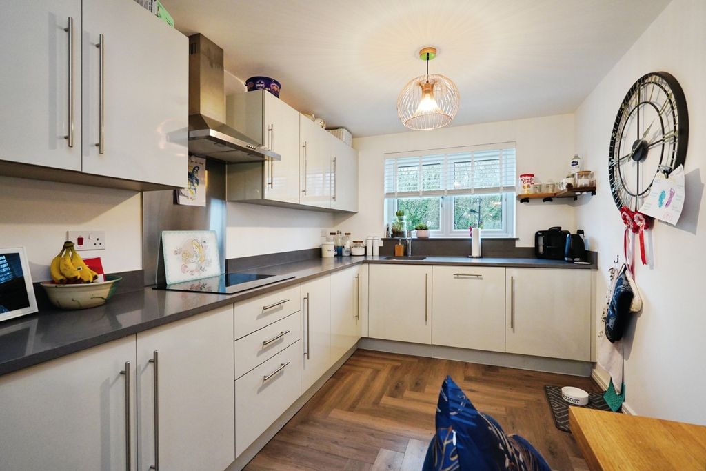 Property photo 3 of 20 Kitchen