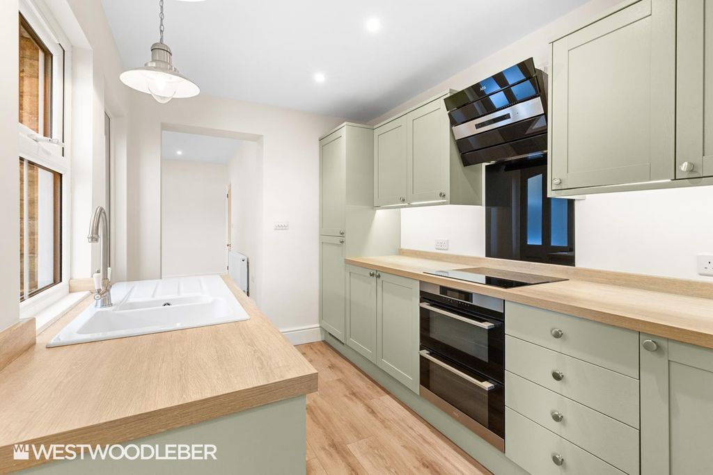 Property photo 2 of 24 Centuryroad_19.Jpg