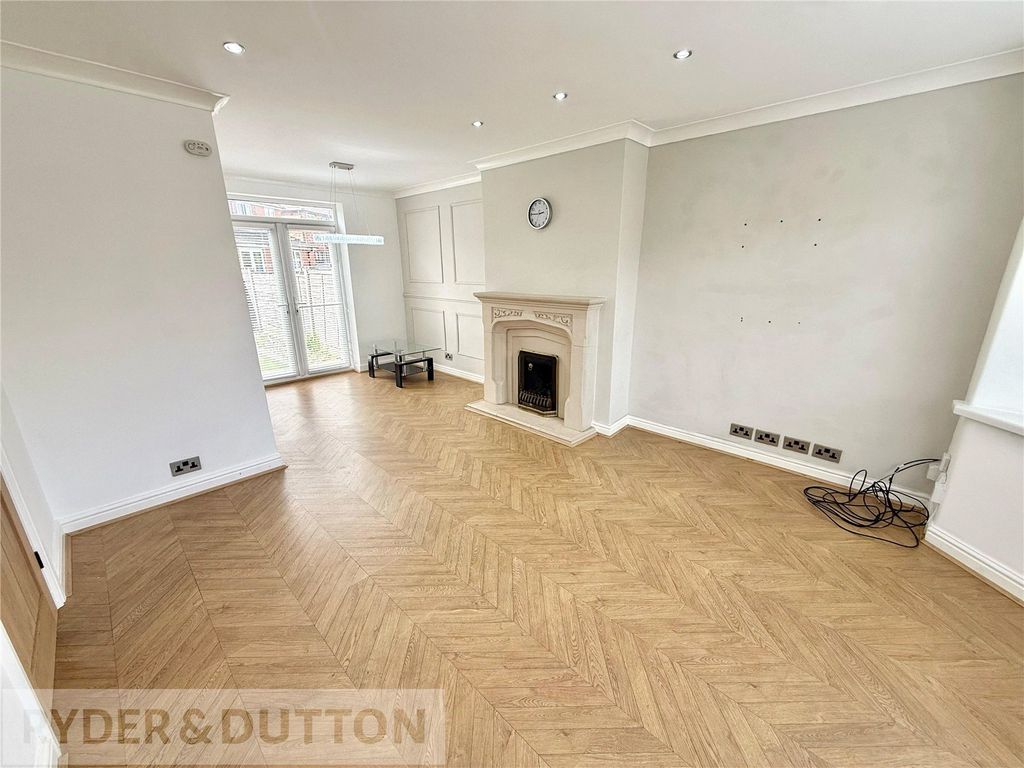 Property photo 2 of 26 Lounge