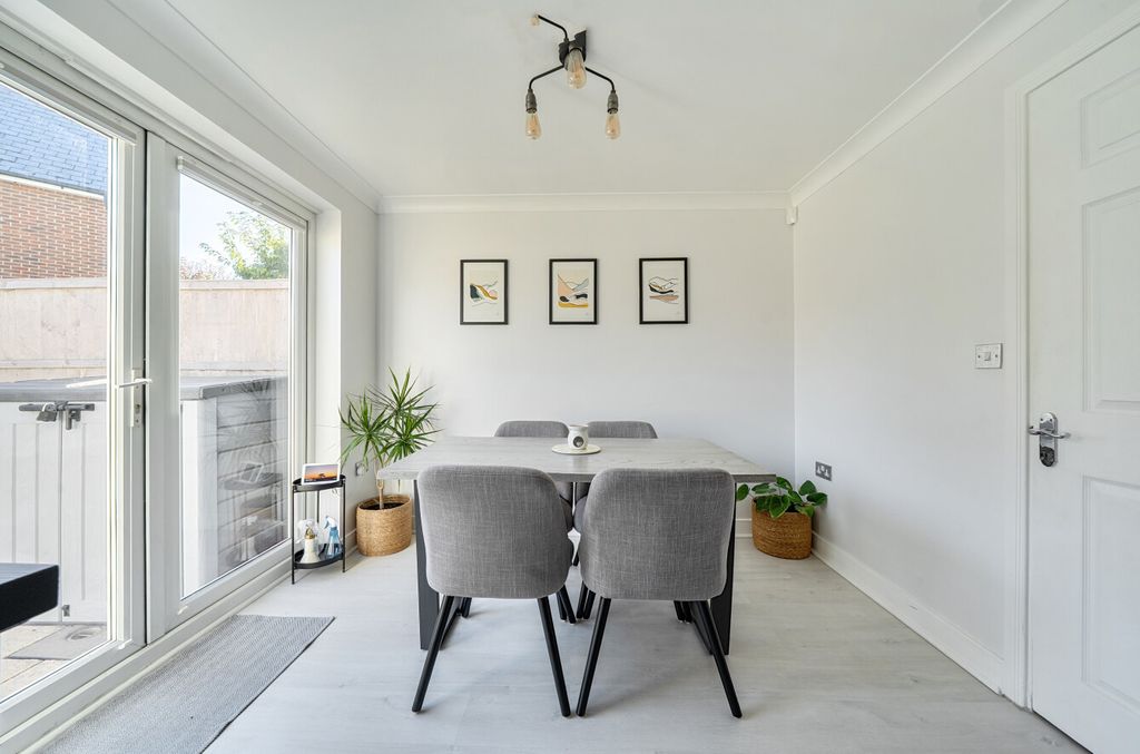 Property photo 3 of 20 Dining Area