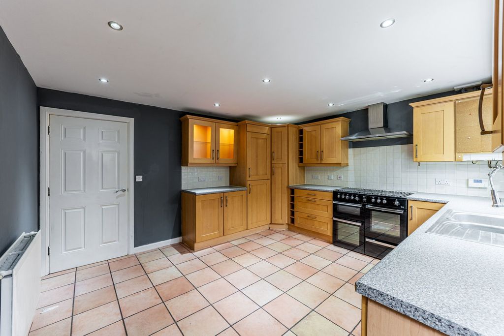 Property photo 3 of 23