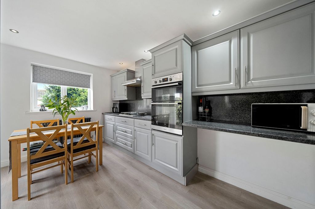 Property photo 3 of 23