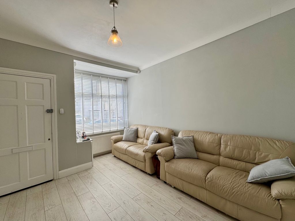 Property photo 2 of 11 Lounge