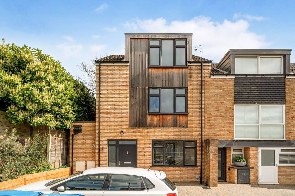 Property photo 2 of 25